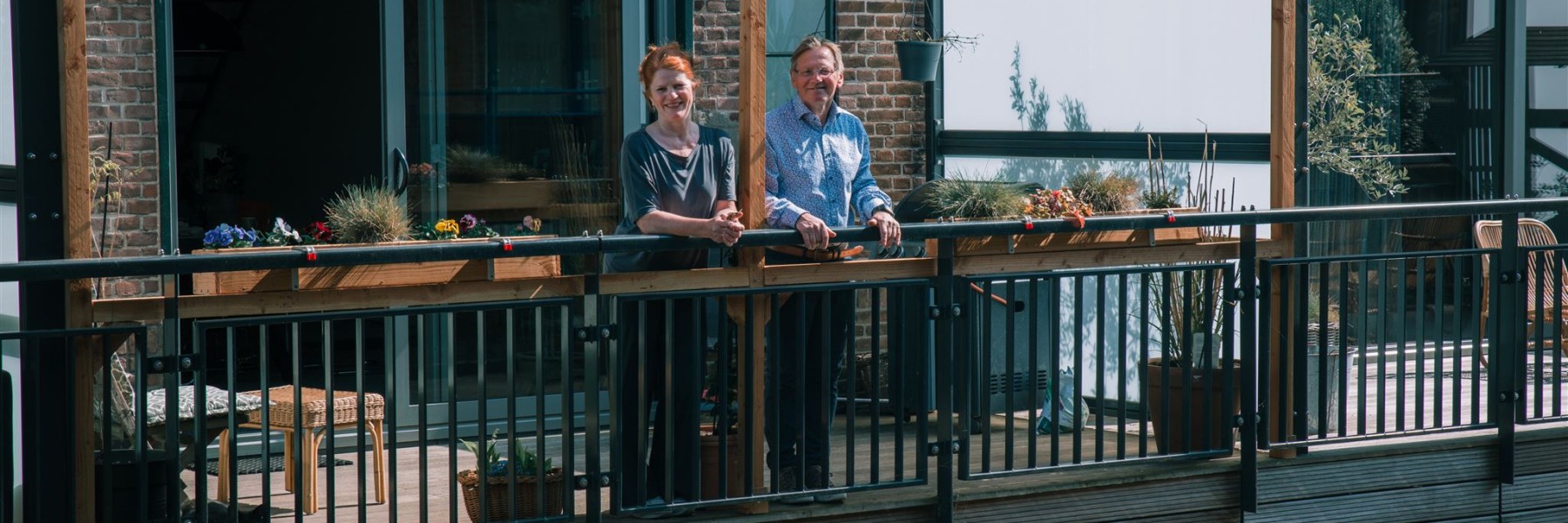 Marga en Ron in een oude bollenschuur | Foto: ShotbySheena 