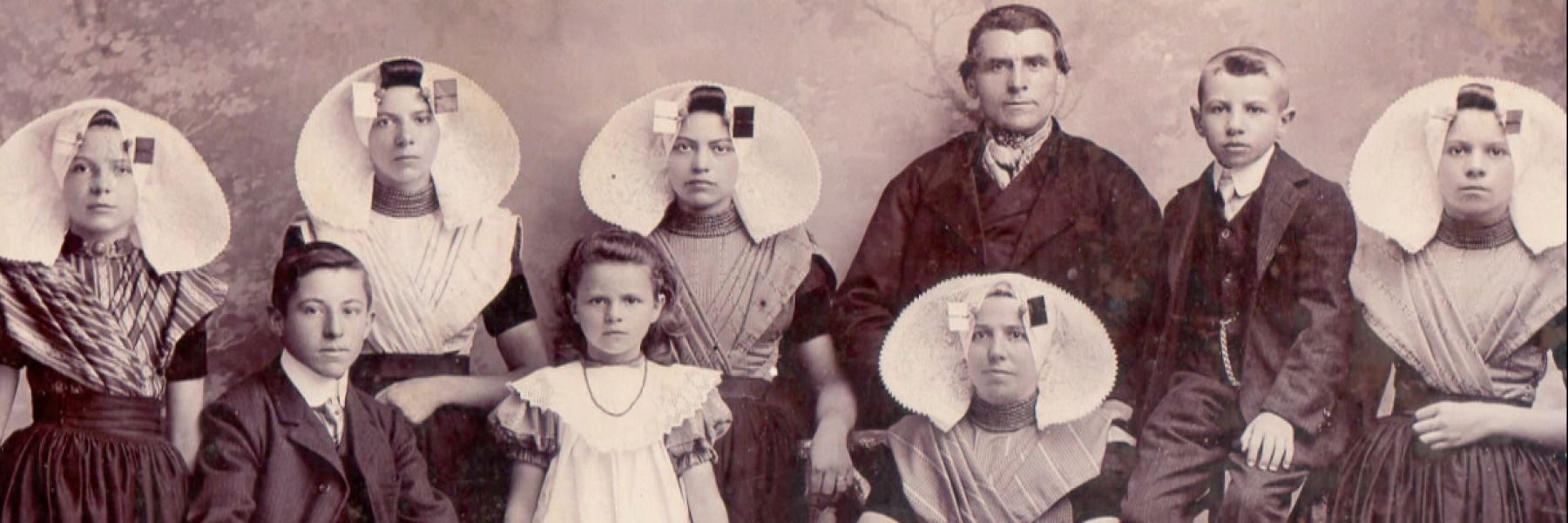 Oude klederdracht kappen | Still uit de uitzending 