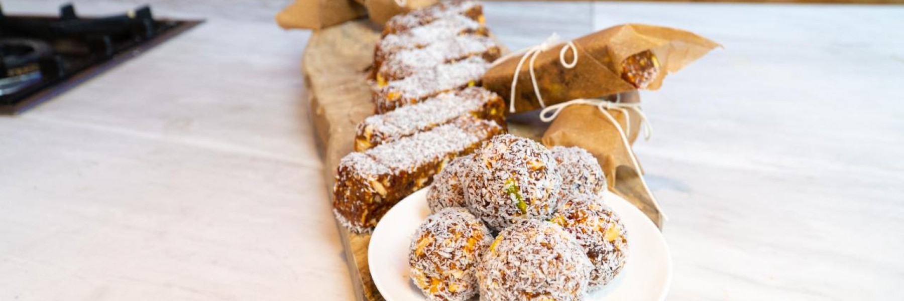 Proteïnerepen met vijgen, dadels, honing en noten 