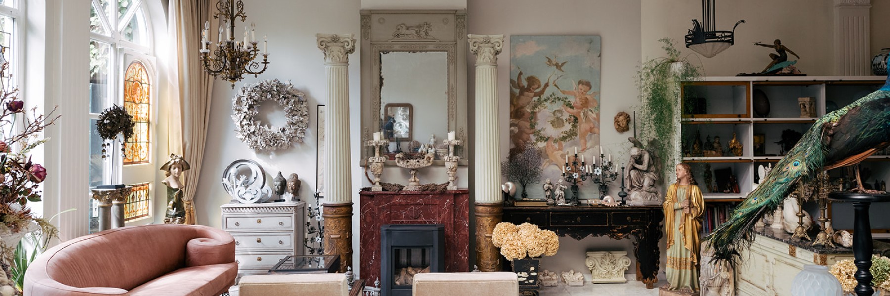 Huis vol verzamelingen | Fotografie: Marjon Lukje