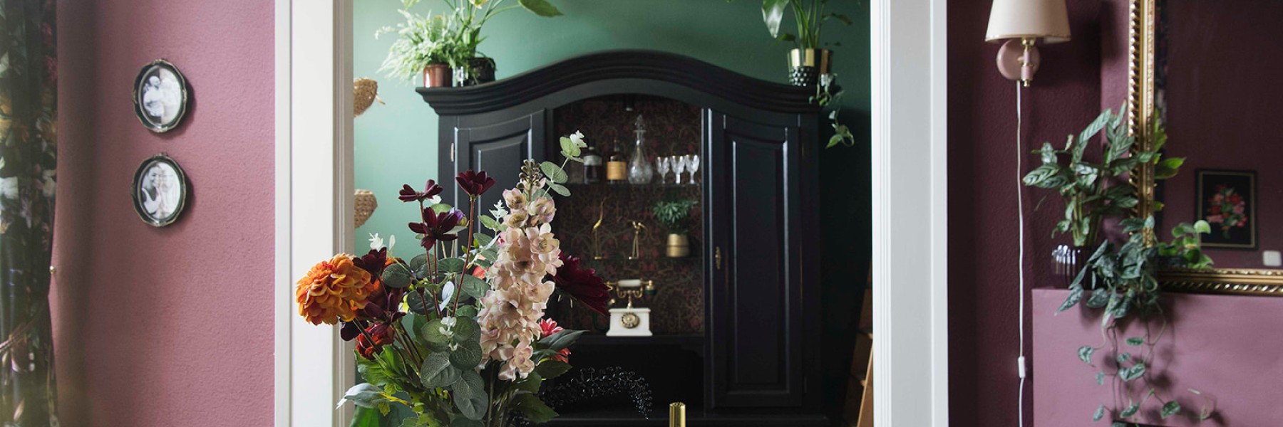 Bloemenprintjes behang in Hengelo | Fotografie: Liesbeth Disbergen