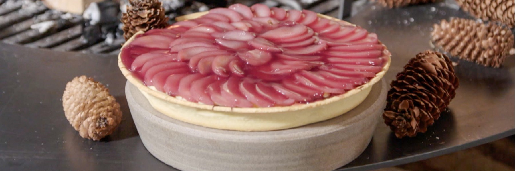 Limburgse vlaai met stoofpeertjes