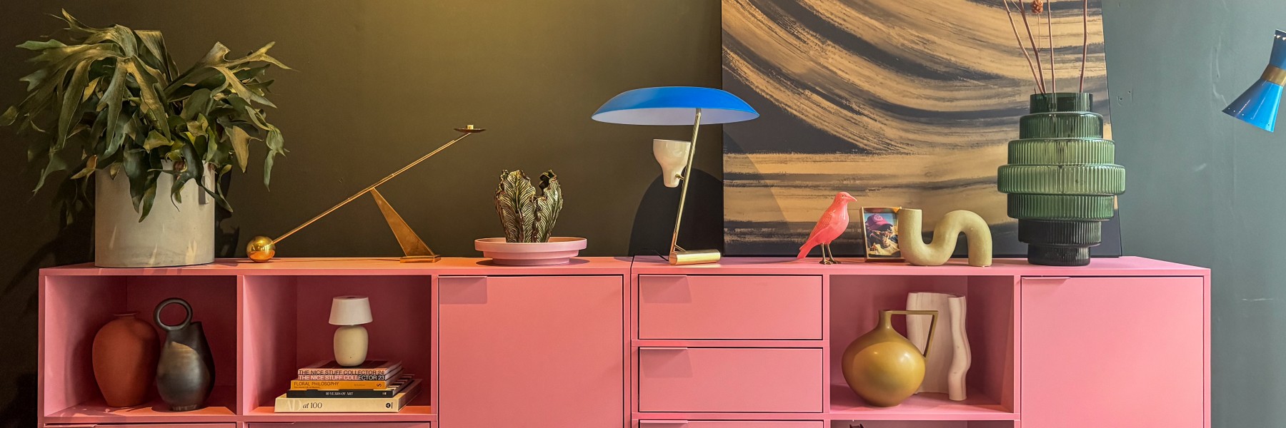 Hoe decoreer je een wandplank of dressoir? - Foto: Theo-Bert Pot