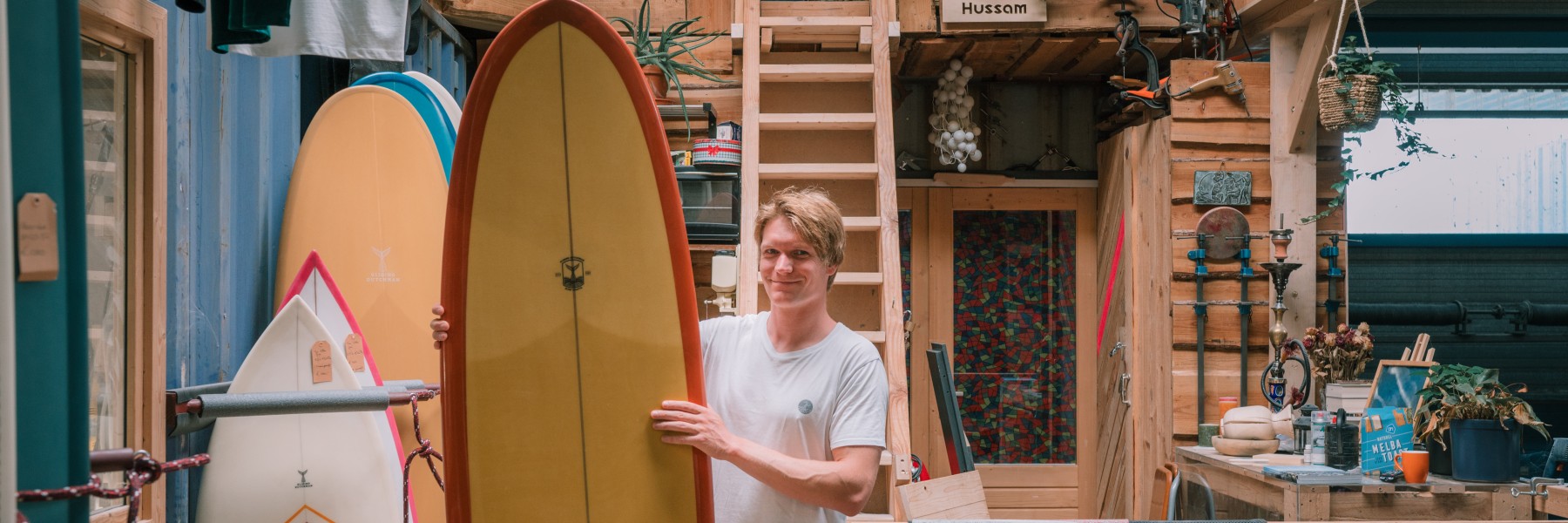 Surfboardbouwer - Foto" Sheena Schouwink