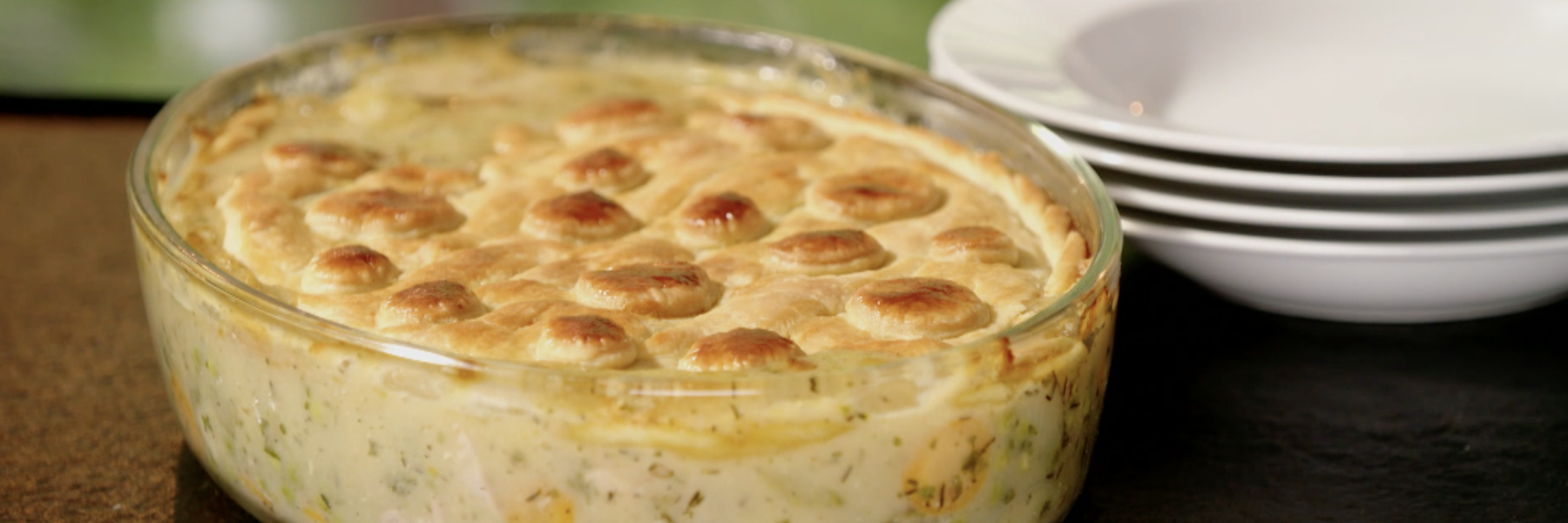 Klassieke Engelse chicken pie bomvol groenten | Foto: BinnensteBuiten