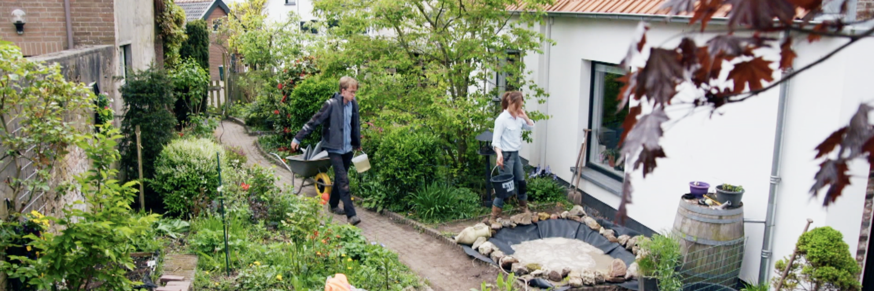 Mini-vijver met Manon en Simon