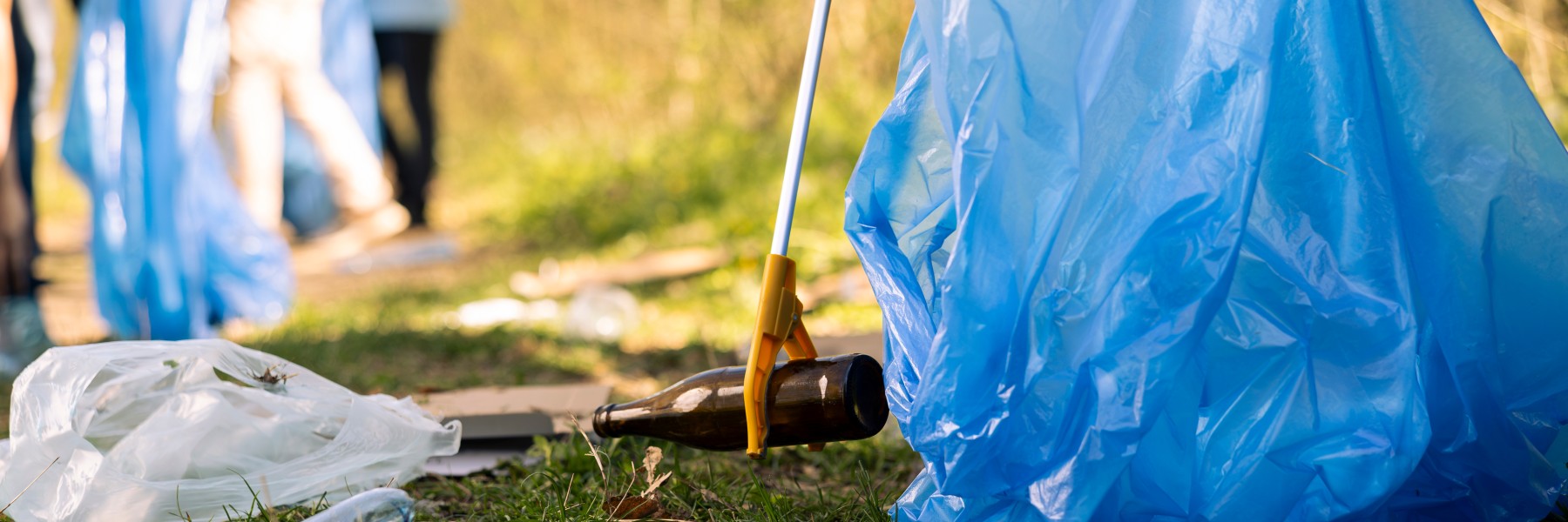 Op World Cleanup Day kan je prima afval opruimen met een groep | Foto: AdobeStock