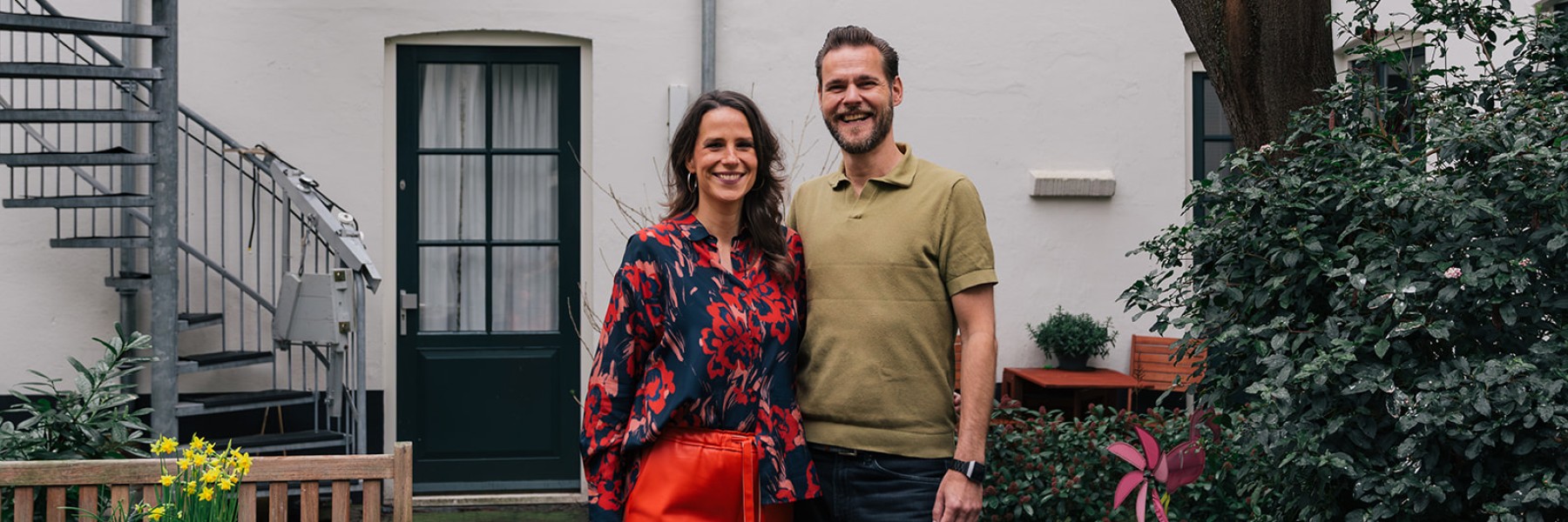 Tamara en Daan wonen in een stijlvol appartement in dit voormalige weeshuis in Den Haag | Fotografie: Roos Eijmers