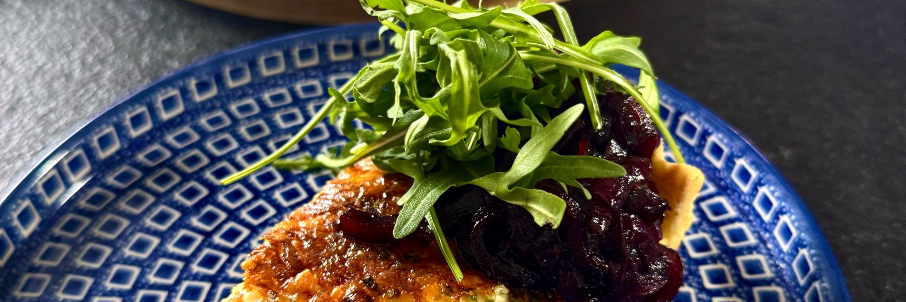 Hartige kaastaart met uiencompote | Foto: BinnensteBuiten