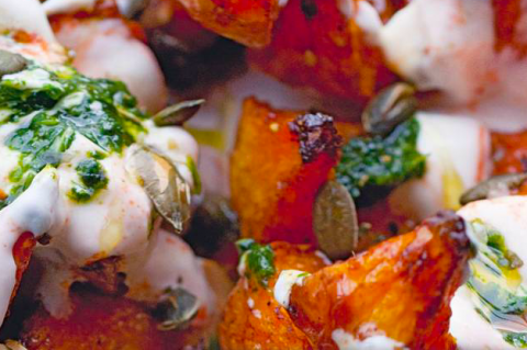 Pompoen met koriander en chiliyoghurt