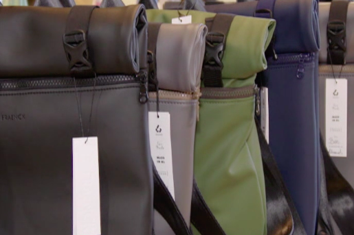 Tassen gemaakt van overgebleven textiel door ontwerpersduo Pascal Mulder en Ratna Ho