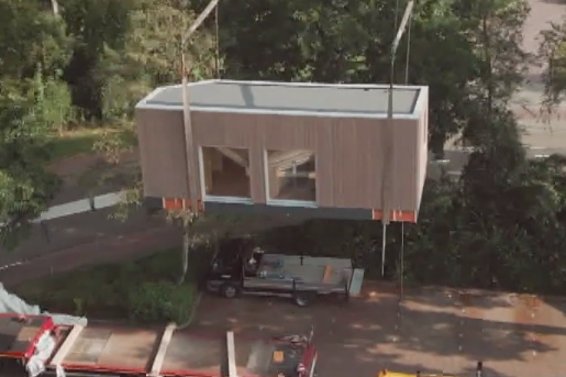 Zo werd de microwoning de tuin in getakeld bij Tessa | Foto: Still uit de uitzending