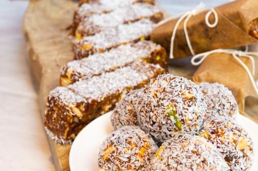 Proteïnerepen met vijgen, dadels, honing en noten 