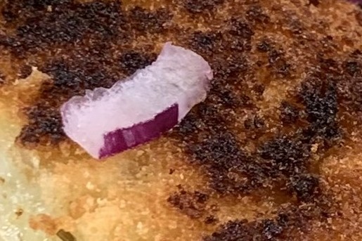 Maak van kerstkliekjes deze gefrituurde aardappelballetjes met stoofvlees