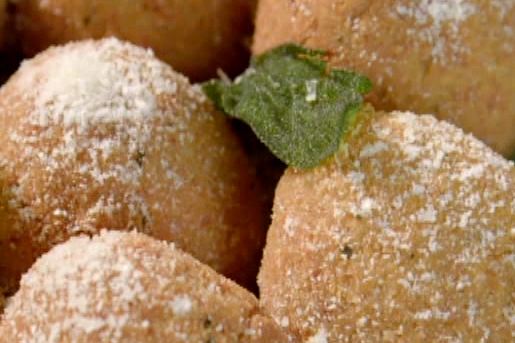 Arancini met truffelrisotto en abdijkaas