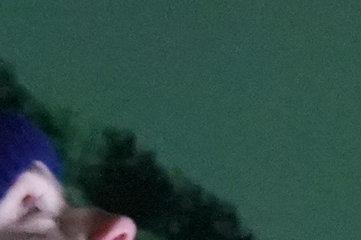 Marieke kijkt naar het Noorderlicht in Lapland in Zweden | Foto: Joey Tristan