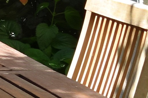 Tuin met steenoven en zitplek