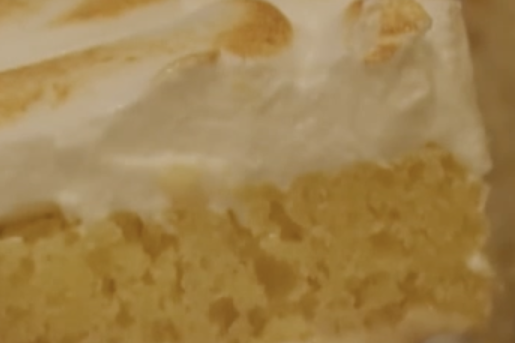 Hazelnoot ijstaart met roomboter cake en miso karamelsaus