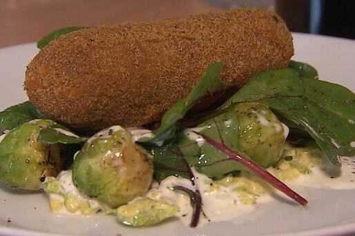 Daging smoor kroket met salade (12)