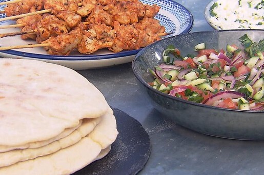 Libanese kipspiesjes met flatbread