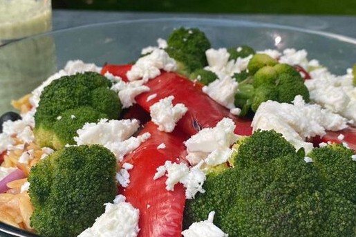 Orzo met broccoli, feta en gegrilde paprika