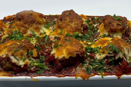 Ovenschotel met gehaktballen en tomtatensaus