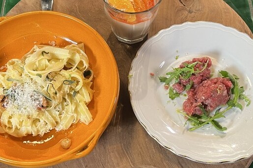 Tajarin pasta, kalfstartaar en panna cotta