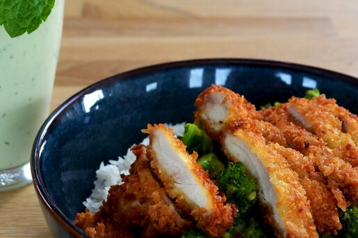 Japanse curry met krokante kip, broccoli en jasmijnrijst