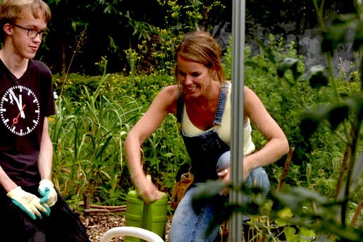 Tuinexpert Manon gebruikt brandnetelgier en wormenmest