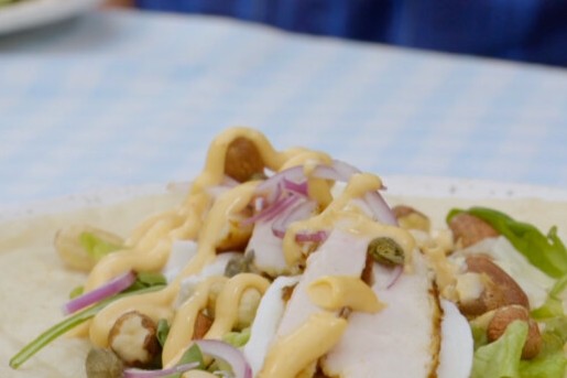 wrap met kip, mozzarella en hazelnoten