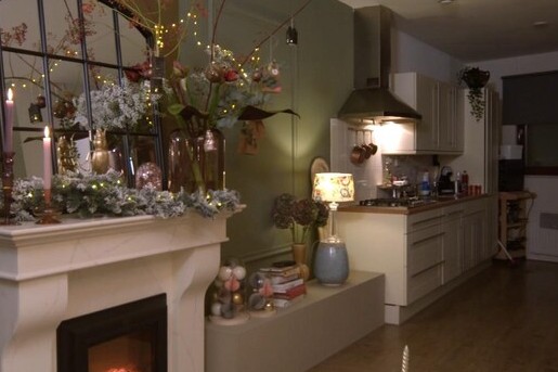 Theo-Bert brengt een woonkamer in mooie kerstsferen