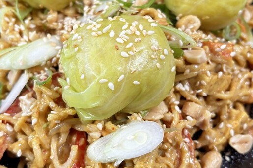 noodles met sesamcurry en speciale spitskoolbonbons