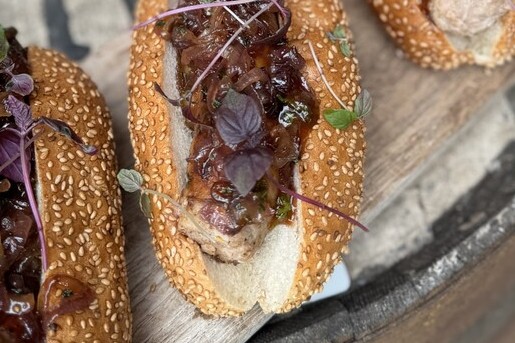 Hotdogs met ui en speciaalbier