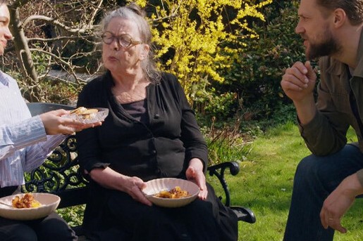 Chef-kok Rosah kookt met sterrenkok Joris Bijdendijk een oud stokvisgerecht