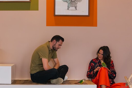 Tamara en Daan in hun Haagse appartement