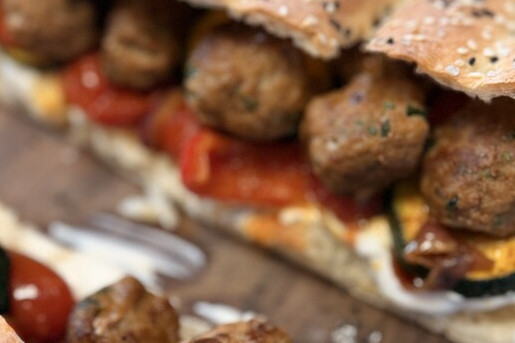 Barbari platbrood met sesam en groenten