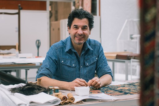 Sadegh restaureert eeuwenoude tapijten | Fotografie: Sheena Schouwink