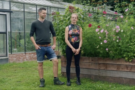 Amber bij de moestuin