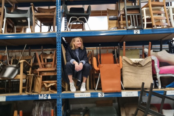 Marieke Eyskoot gaat op onderzoek uit in een kringloopwinkel | Foto: Marieke Eyskoot