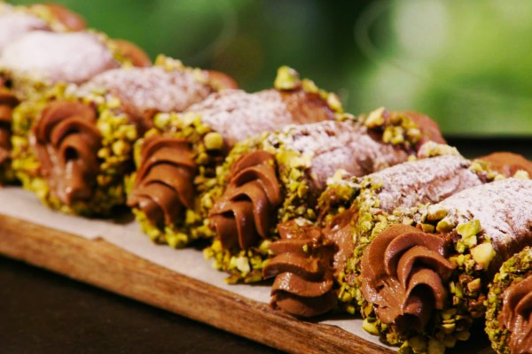 Cannoli met chocola en pistachenootjes