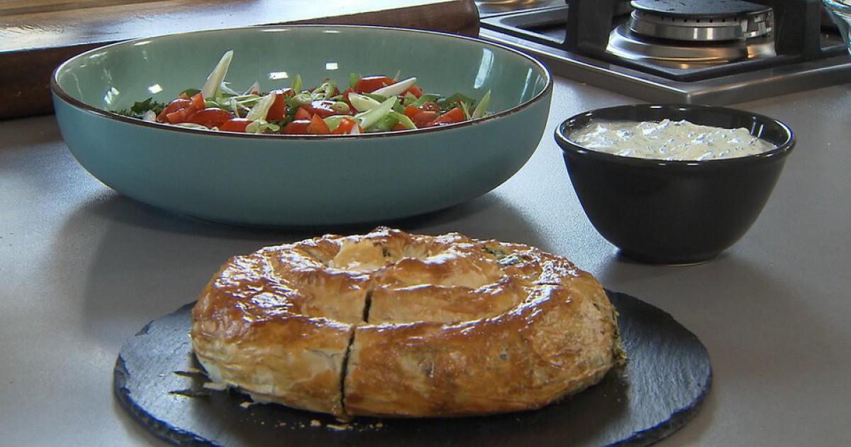 Turkse börek met spinazie, feta en een frisse salade | BinnensteBuiten