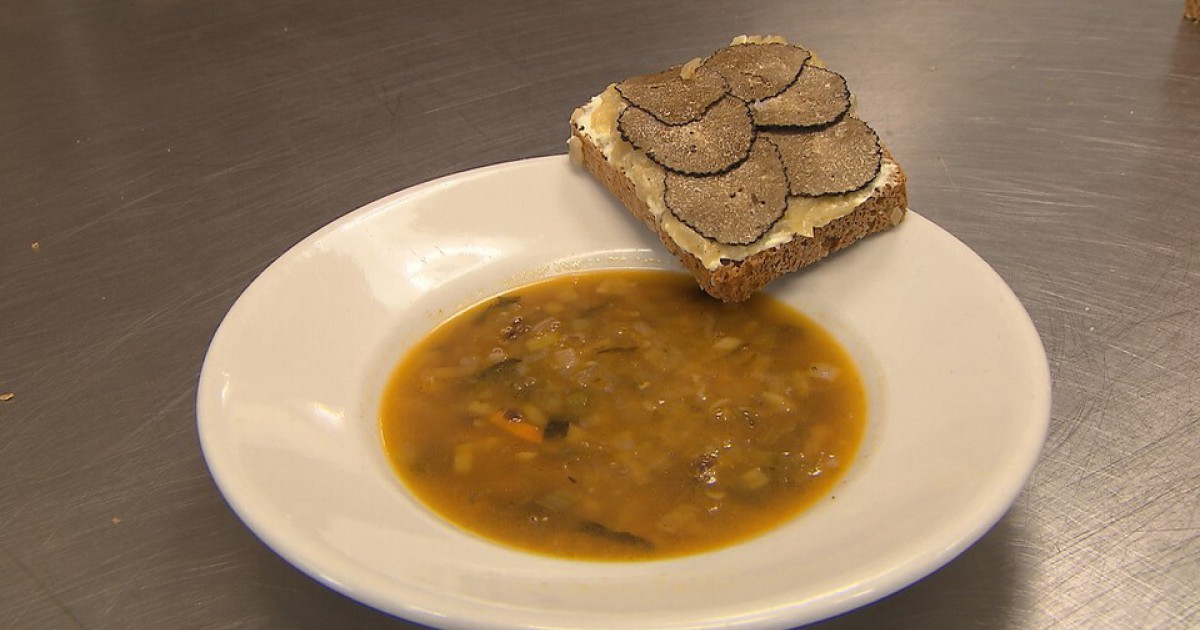 Groentesoep met volkorenbrood met truffel | BinnensteBuiten