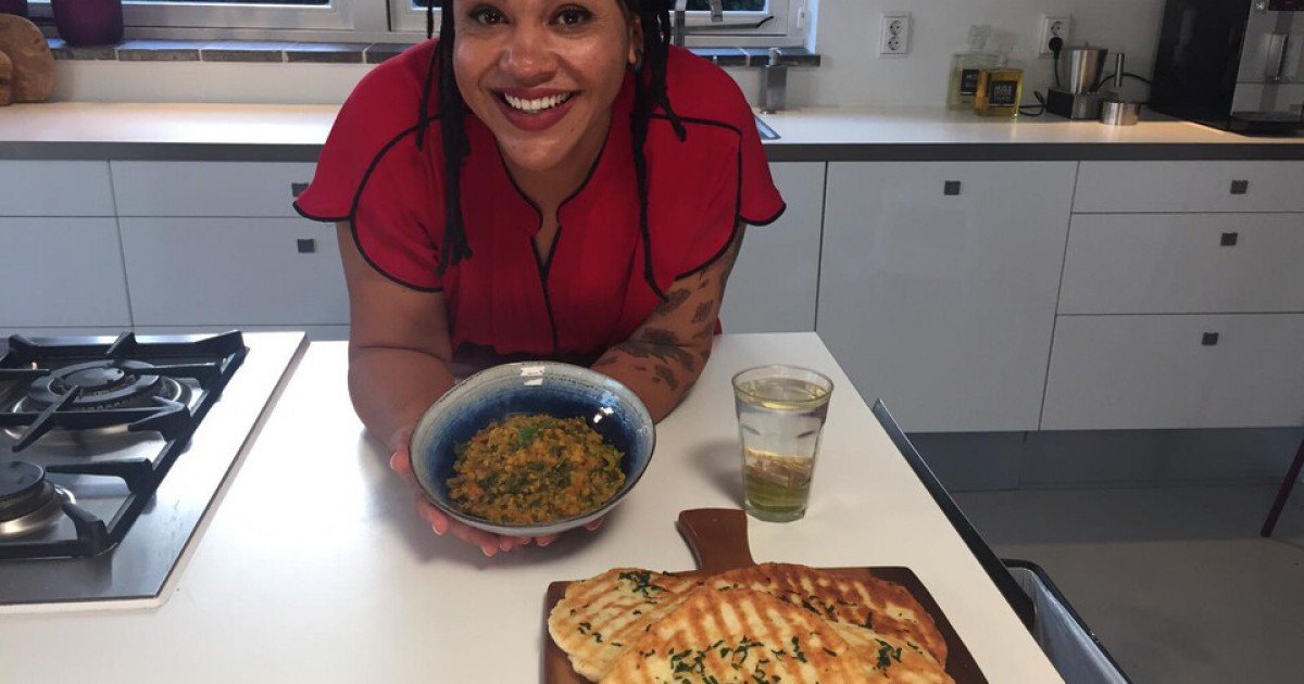 Dahl van rode linzen & boerenkool met naanbrood | BinnensteBuiten