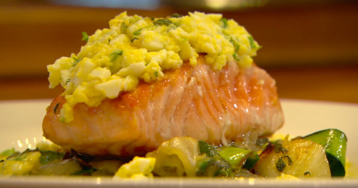 Zalm uit de oven met groenten, een eitje en salieboter | BinnensteBuiten