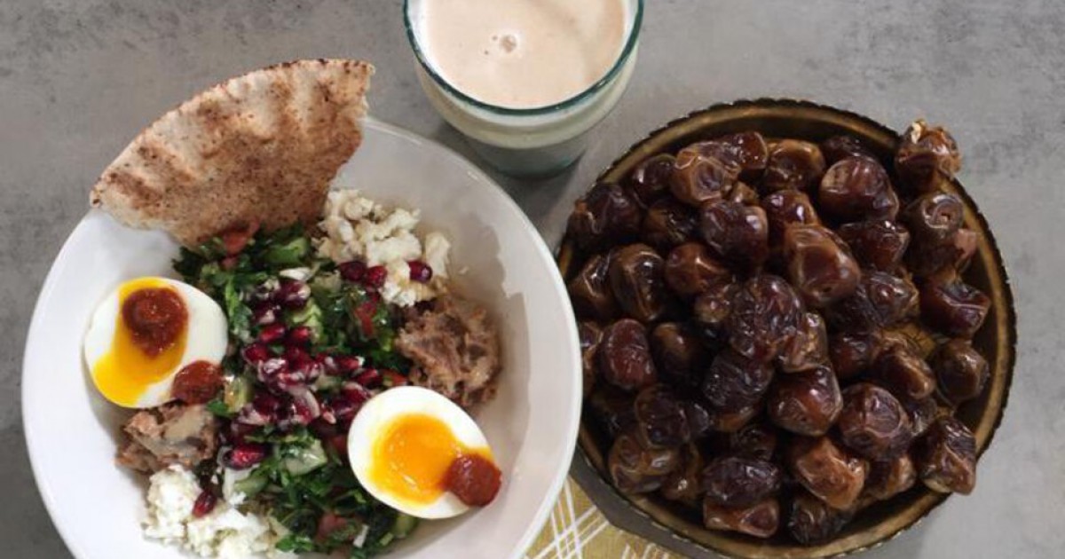 Foul medames met een dadel-pinda smoothie | BinnensteBuiten