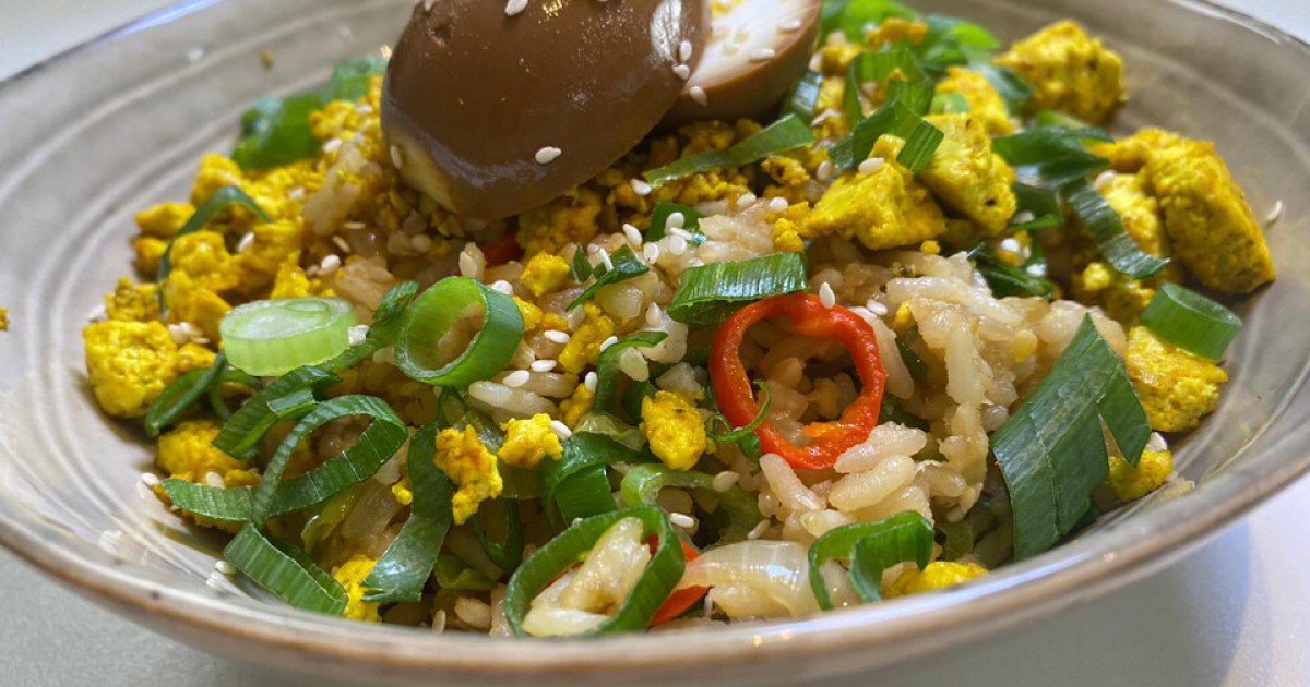 Nasi met tofu en een soja-ei | BinnensteBuiten