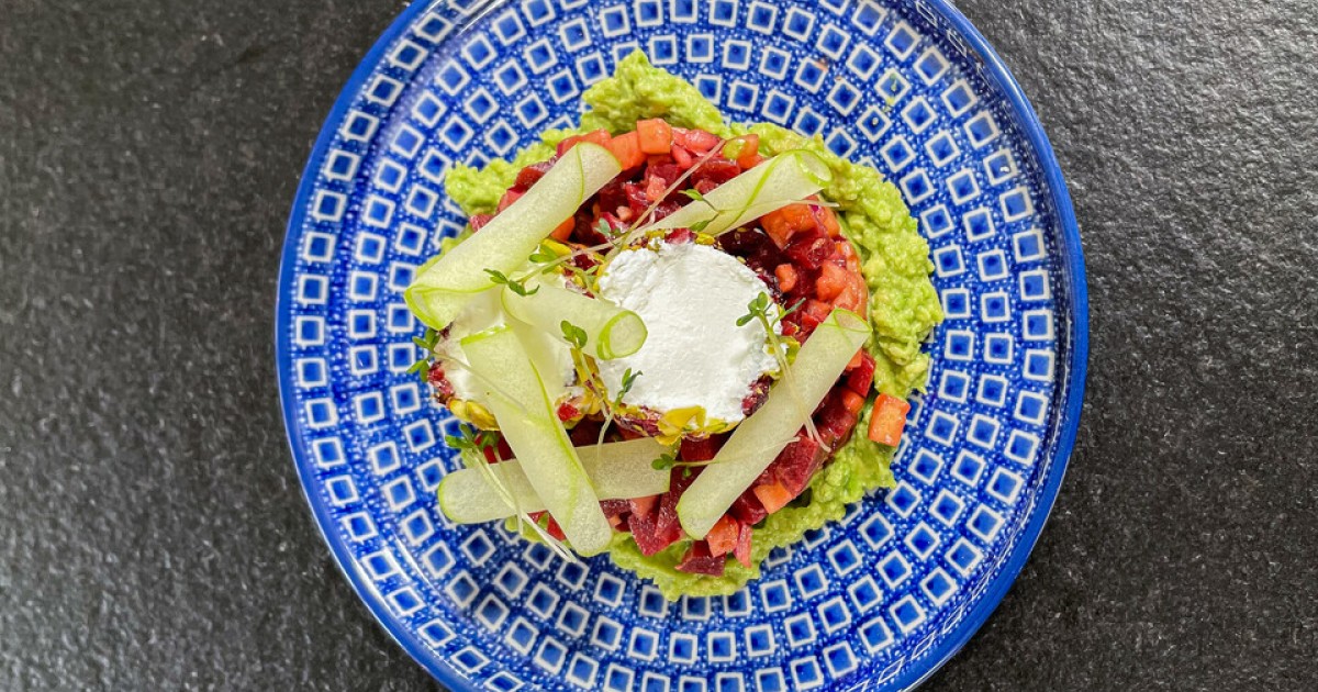 Lunchsalade met rode biet, avocado en geitenkaas | BinnensteBuiten