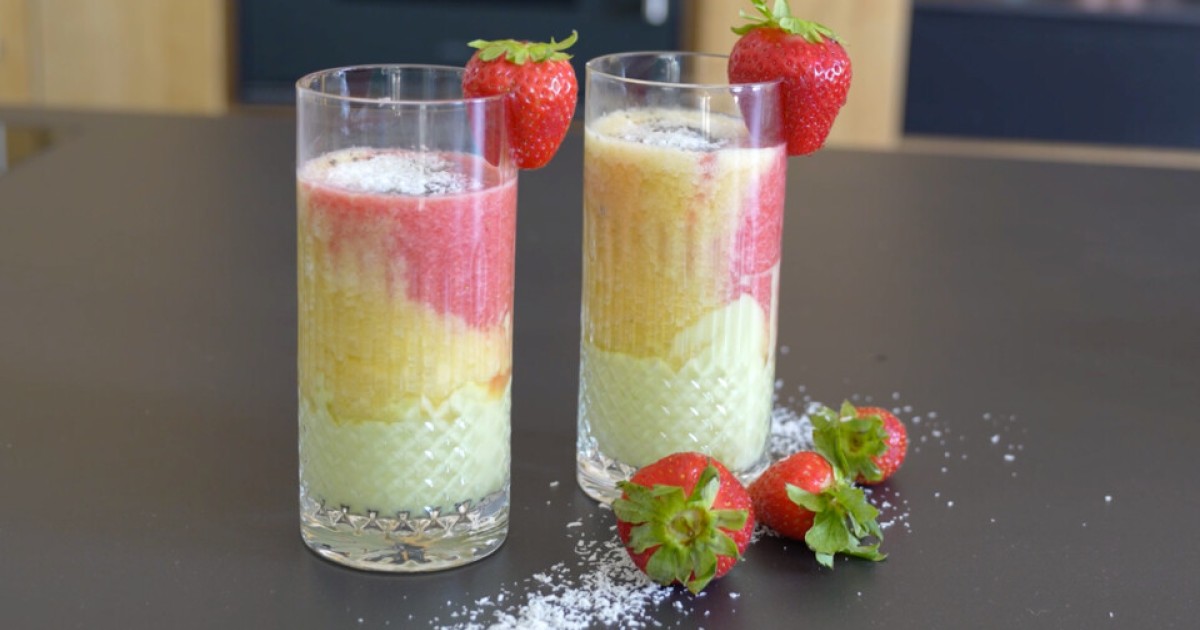 Rainbow smoothie met zomerfruit en kokosrasp | BinnensteBuiten