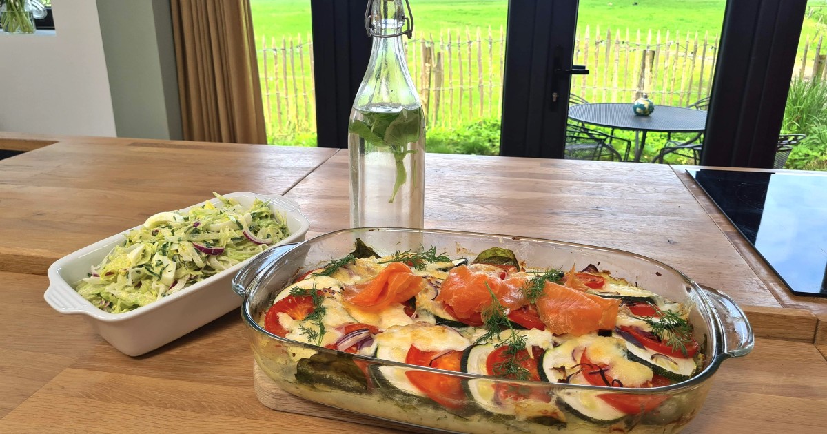 Aardappelovenschotel met spinazie en gerookte zalm | BinnensteBuiten