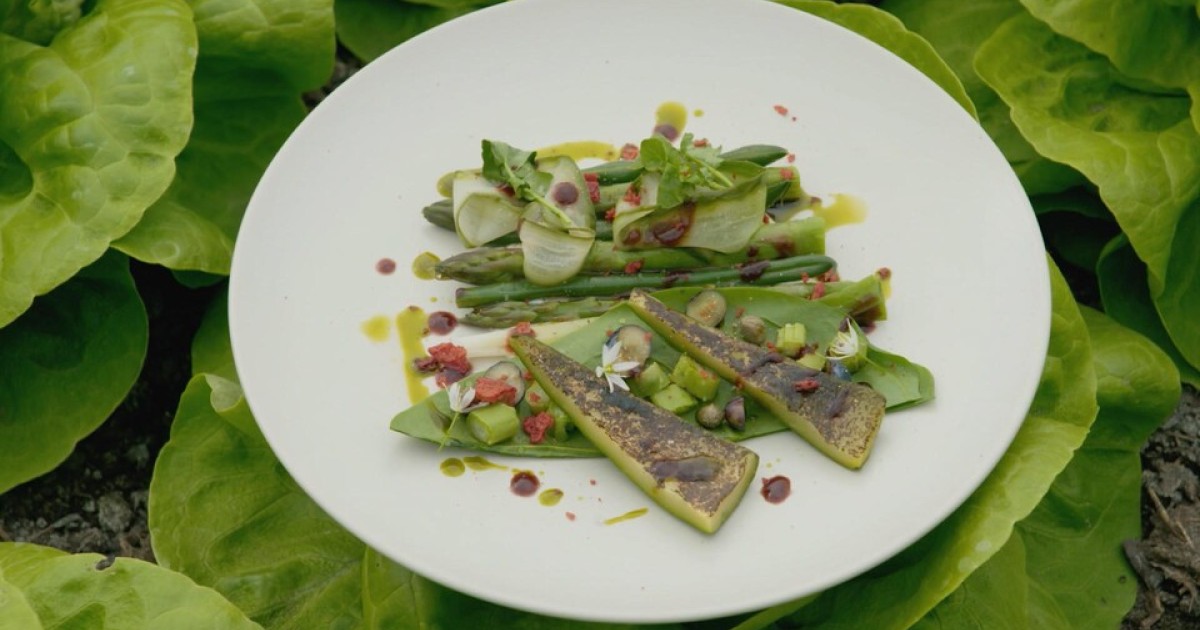 Groene salade met asperge, courgette en hangop | BinnensteBuiten